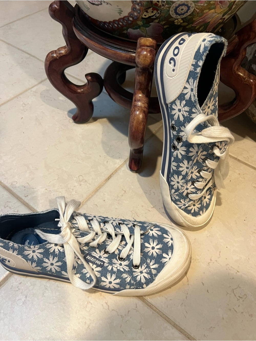 Rocket Dog Sneakers-Blue with White Daisies and White Laces Size: Women 9.5 EUC